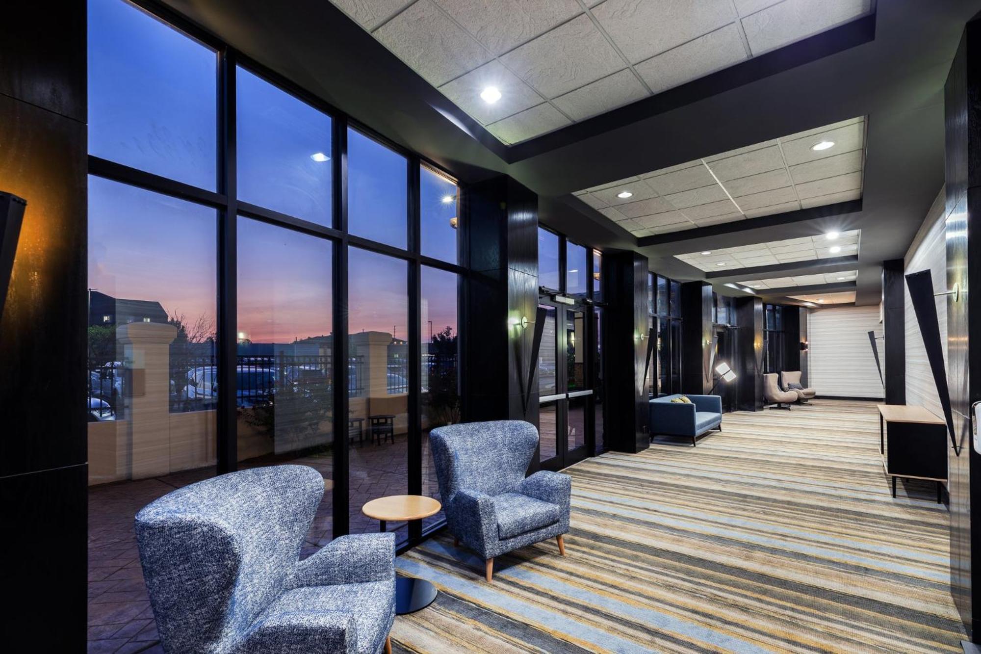 Holiday Inn Hotel & Suites Tulsa South By Ihg Exterior foto
