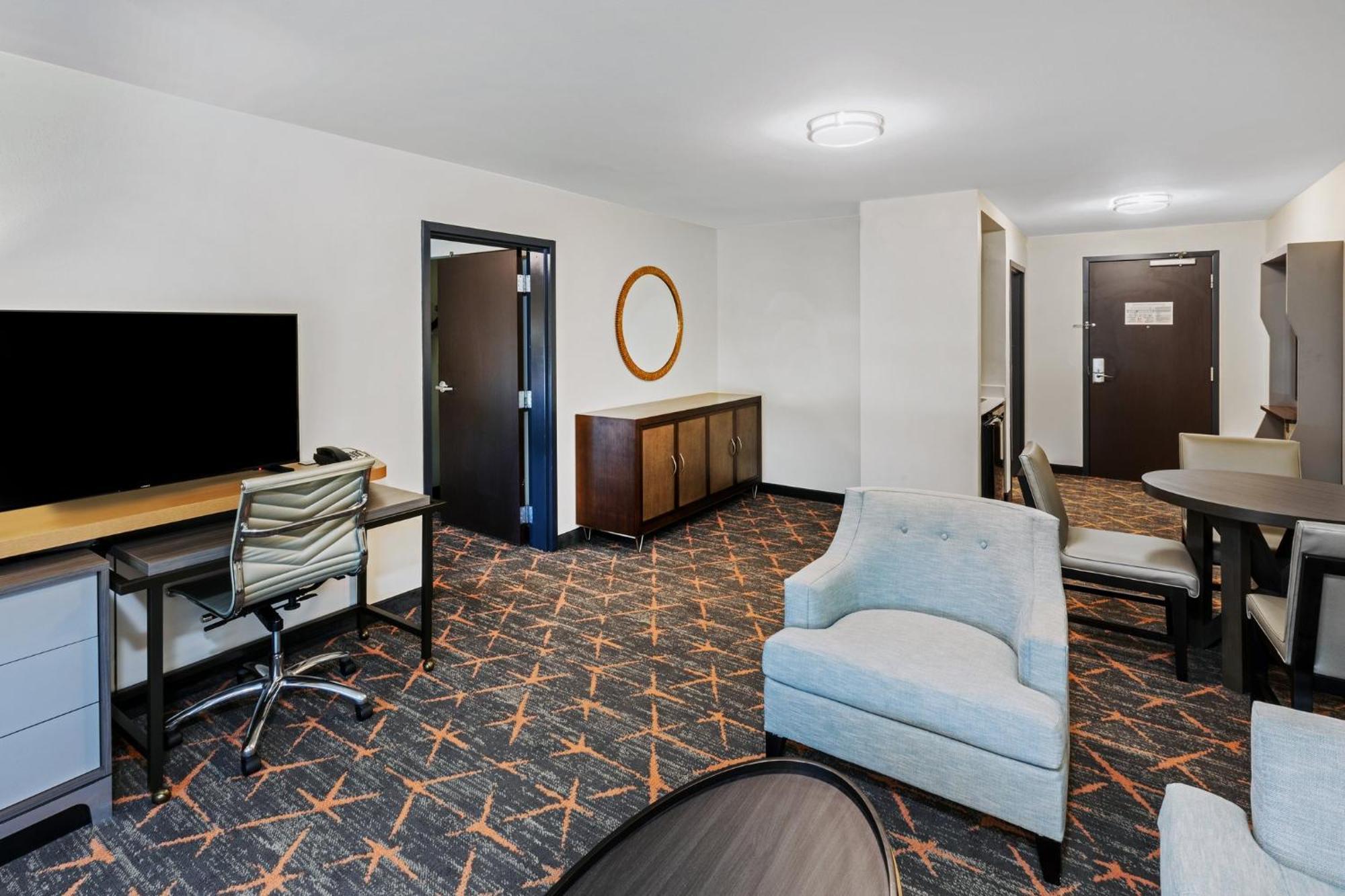 Holiday Inn Hotel & Suites Tulsa South By Ihg Exterior foto