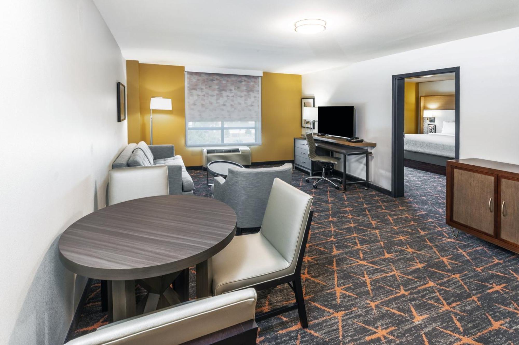 Holiday Inn Hotel & Suites Tulsa South By Ihg Exterior foto